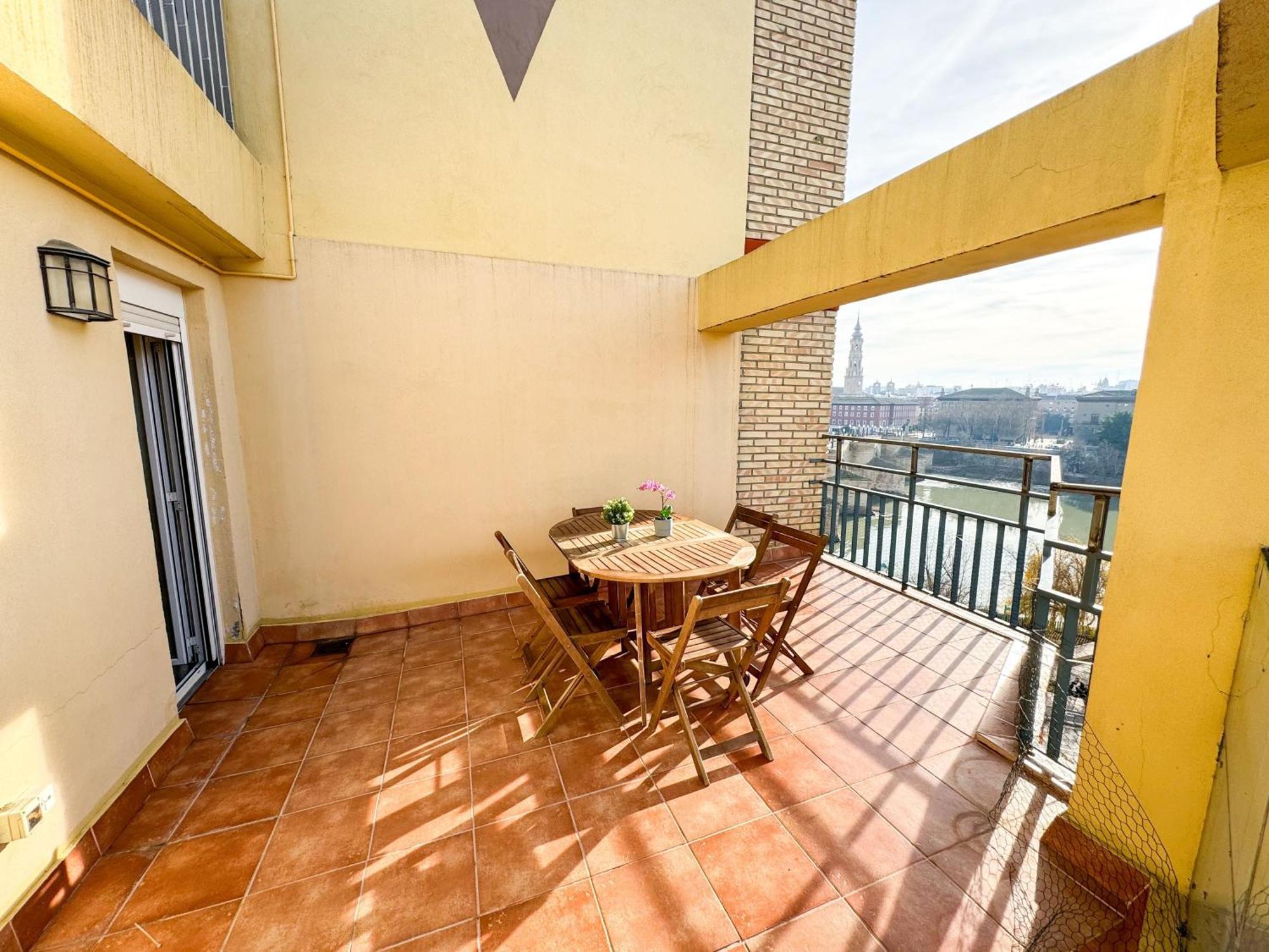 El Puente Del Pilar Comotucasa Zaragoza Luaran gambar